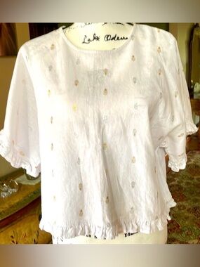 2/$20. 
“C&C CALIFORNIA” WHITE LINEN TOP SIZE S